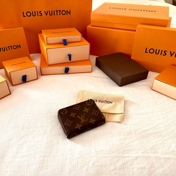 SOLD Louis Vuitton Small Zippy Monogram Wallet - Picture 2 of 10
